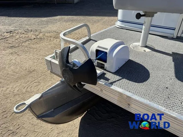 Slide: The Image of TMC 2200 SE Pontoon 2011 - 52