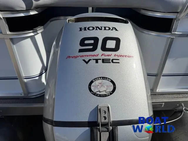 Slide: The Image of TMC 2200 SE Pontoon 2011 - 54