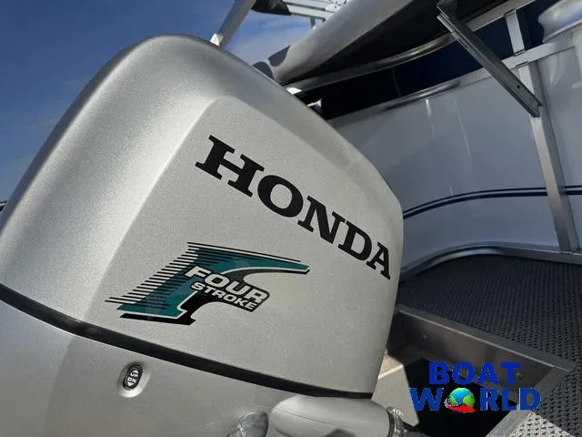 Slide: The Image of TMC 2200 SE Pontoon 2011 - 55