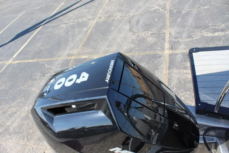 Slide: The Image of 2025 Avalon Excalibur LTD Quad Lounge 25 FT with Mercury 400 outboard engine. - 11