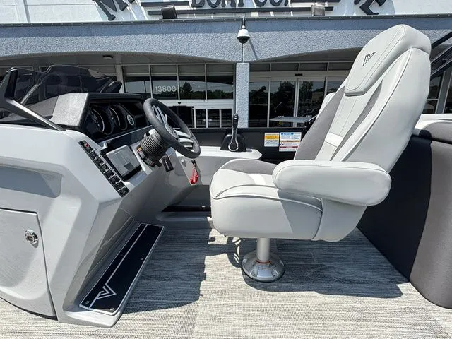 Slide: The Image of Viaggio X22U / Suzuki DF200ATXSS / IN STOCK! 2025 - 23