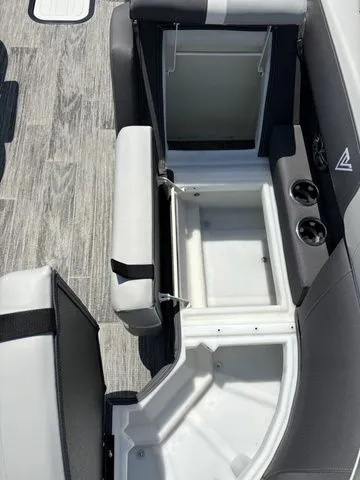 Slide: The Image of Viaggio X22U / Suzuki DF200ATXSS / IN STOCK! 2025 - 26