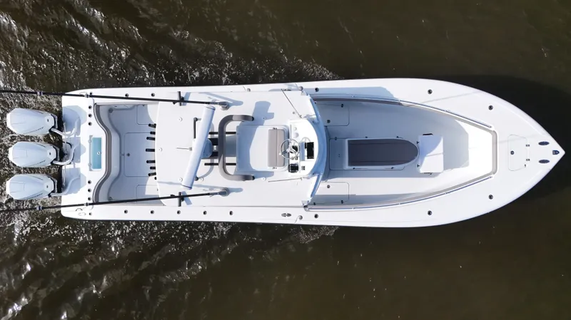 Slide: The Image of Yellowfin 34 Offshore 2022 - 58