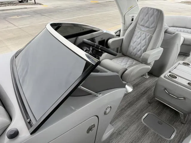 Slide: The Image of Bennington QX Quad Bench 25 QXFB 2025 - 7