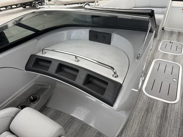 Slide: The Image of Bennington QX Quad Bench 25 QXFB 2025 - 9