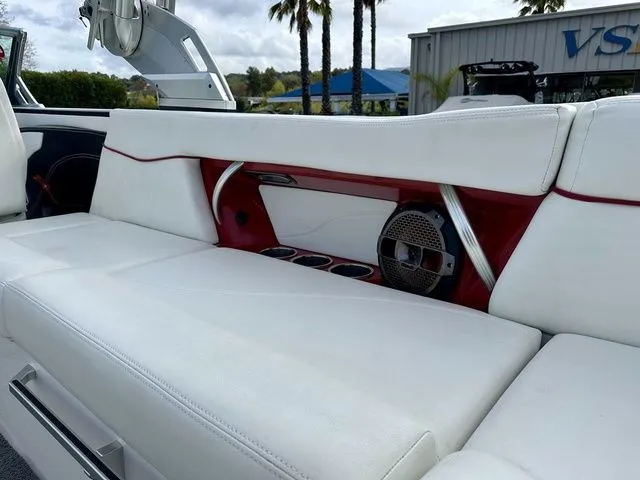 Slide: The Image of MasterCraft XT25 2020 - 17