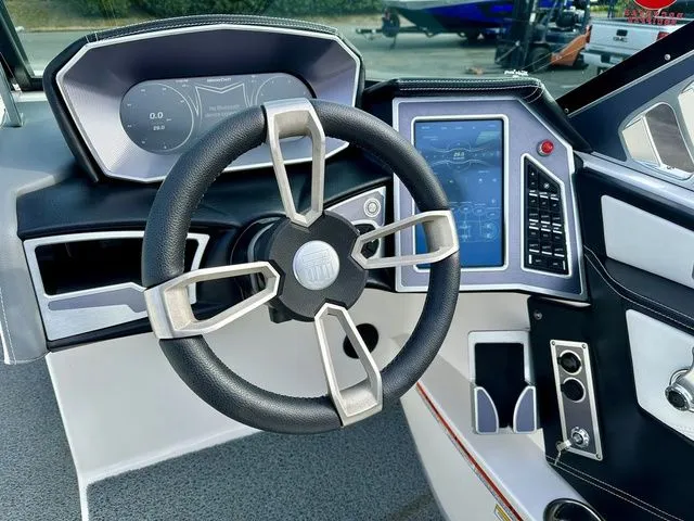 Slide: The Image of MasterCraft XT25 2020 - 19