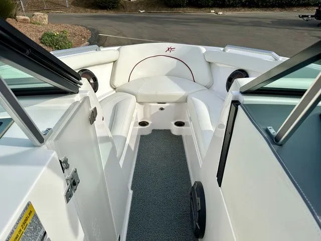 Slide: The Image of MasterCraft XT25 2020 - 21