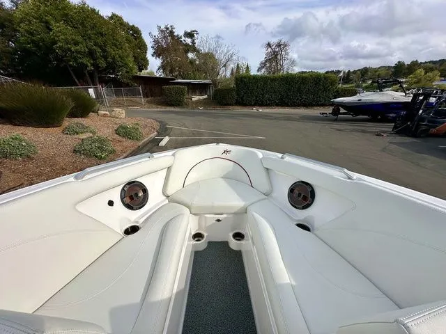 Slide: The Image of MasterCraft XT25 2020 - 22