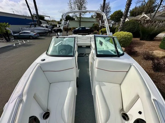 Slide: The Image of MasterCraft XT25 2020 - 23