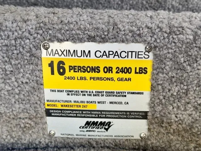 Slide: The Image of 2006 Malibu 247 LSV capacity plate: 16 persons or 2400 lbs, NMMA certified. - 23