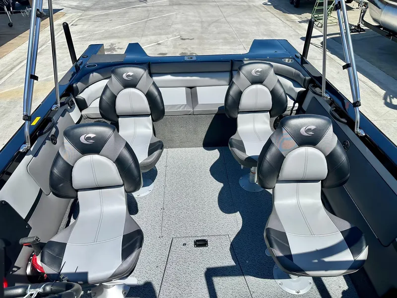 Slide: The Image of Crestliner Sportfish 1950 w/ 200HP Mercury 2025 - 11