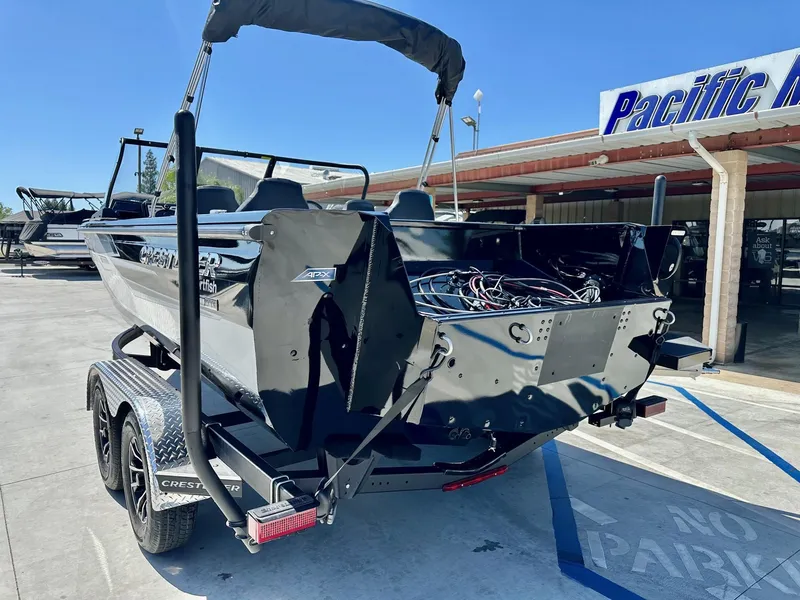 Slide: The Image of Crestliner Sportfish 1950 w/ 200HP Mercury 2025 - 3