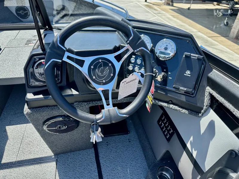 Slide: The Image of Crestliner Sportfish 1950 w/ 200HP Mercury 2025 - 7