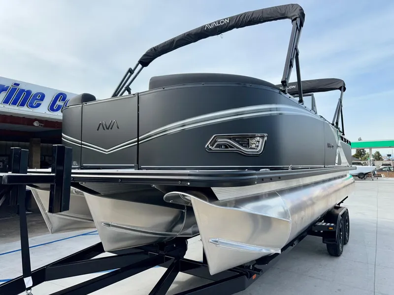 Slide: The Image of Avalon 23' LSZ Platinum Elite Windshield w/ 200HP Mercury! 2025 - 7