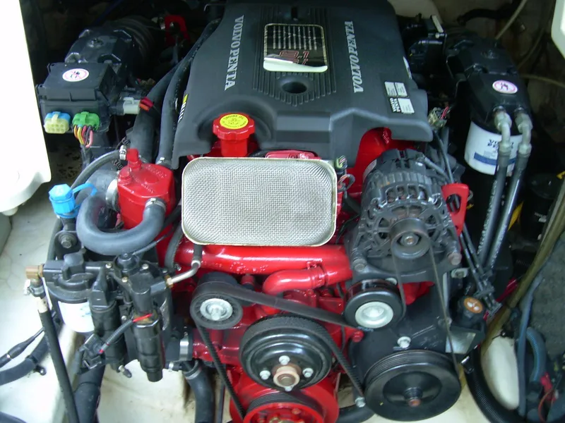 Slide: The Image of Volvo Penta engine in 2005 Monterey MONTURA 248 LS boat, detailed view. - 5
