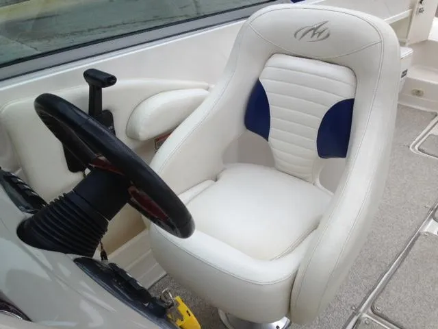Slide: The Image of Captain's seat and steering wheel of 2005 Monterey MONTURA 248 LS boat. - 9