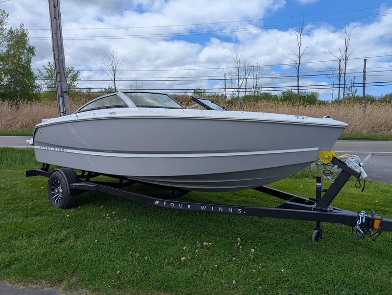 Slide: The Image of Four Winns H-Series H1 Freedom 2025 - 14