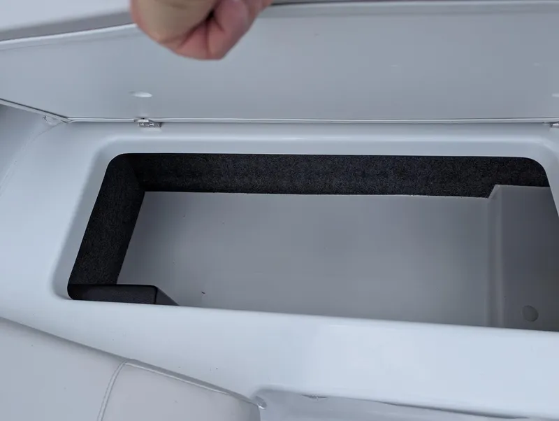 Slide: The Image of Four Winns H-Series H1 Freedom 2025 - 16