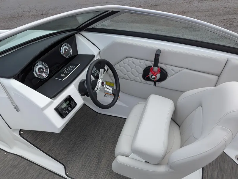 Slide: The Image of Four Winns H-Series H1 Freedom 2025 - 3