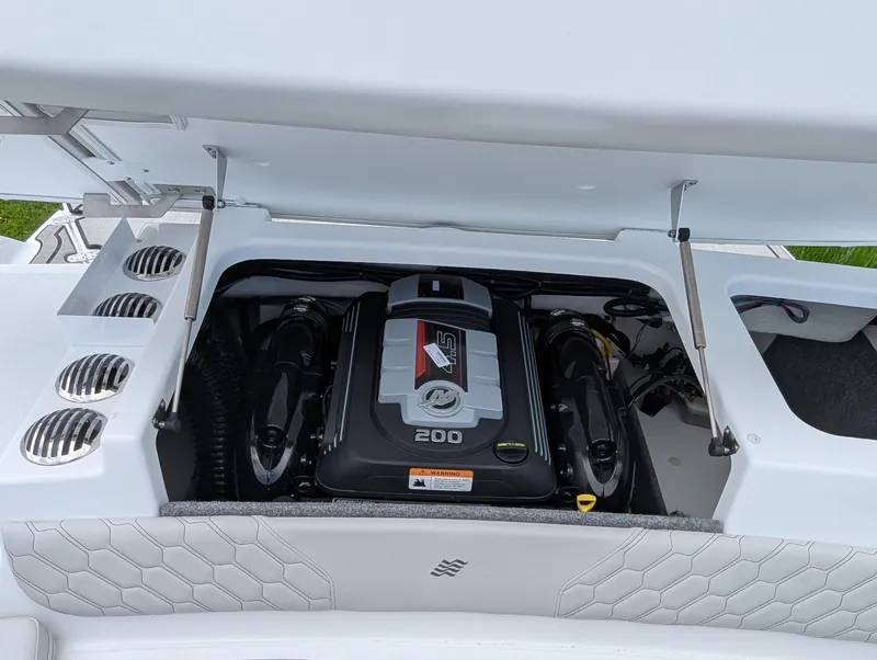 Slide: The Image of Four Winns H-Series H1 Freedom 2025 - 7