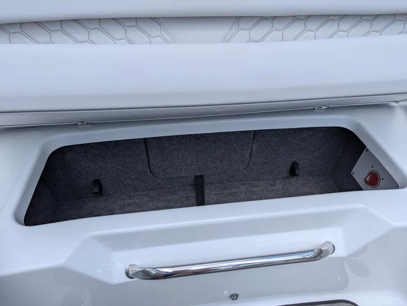 Slide: The Image of Four Winns H-Series H2 Freedom 2025 - 14