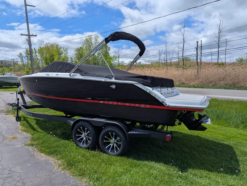 Slide: The Image of Four Winns H-Series H2 Freedom 2025 - 4