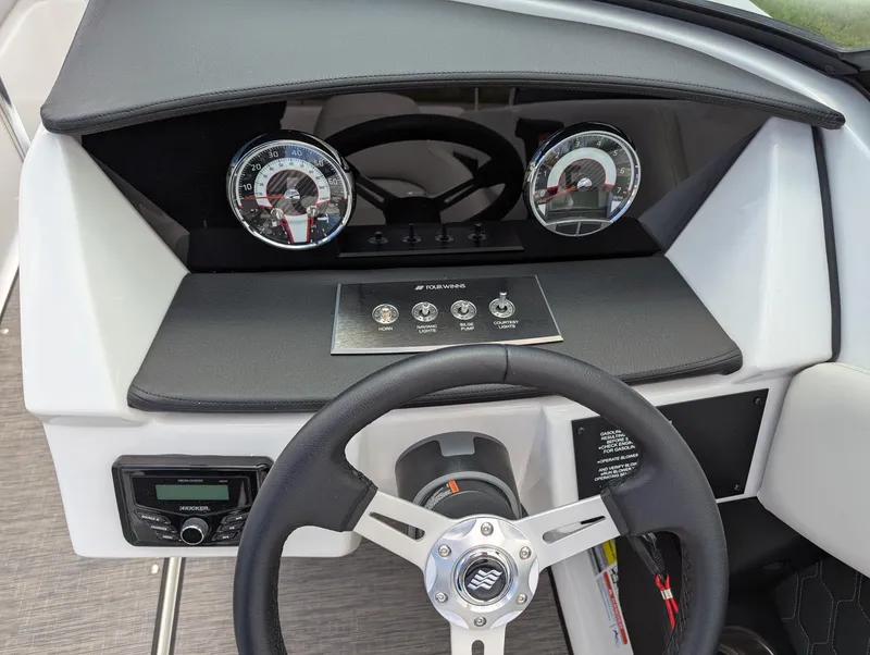 Slide: The Image of Four Winns H-Series H2 Freedom 2025 - 7