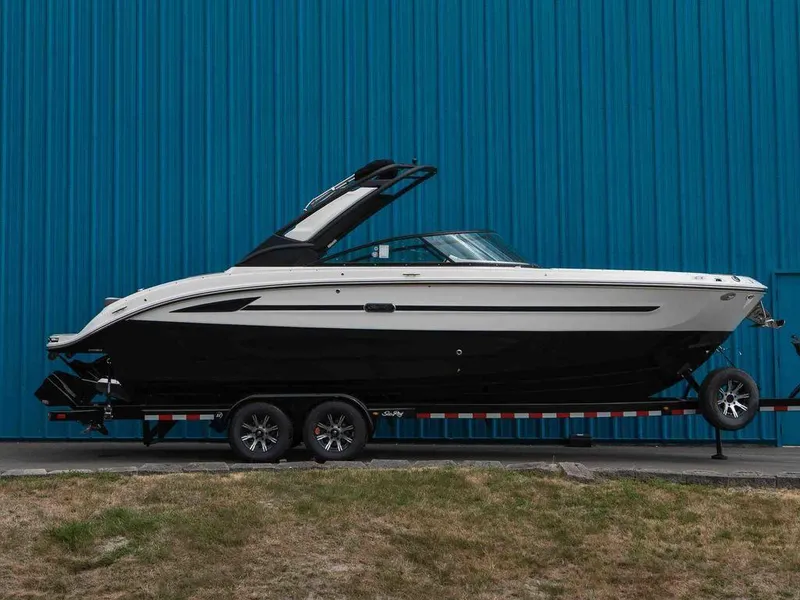 Slide: The Image of Sea Ray SDS 270 SURF 2025 - 16