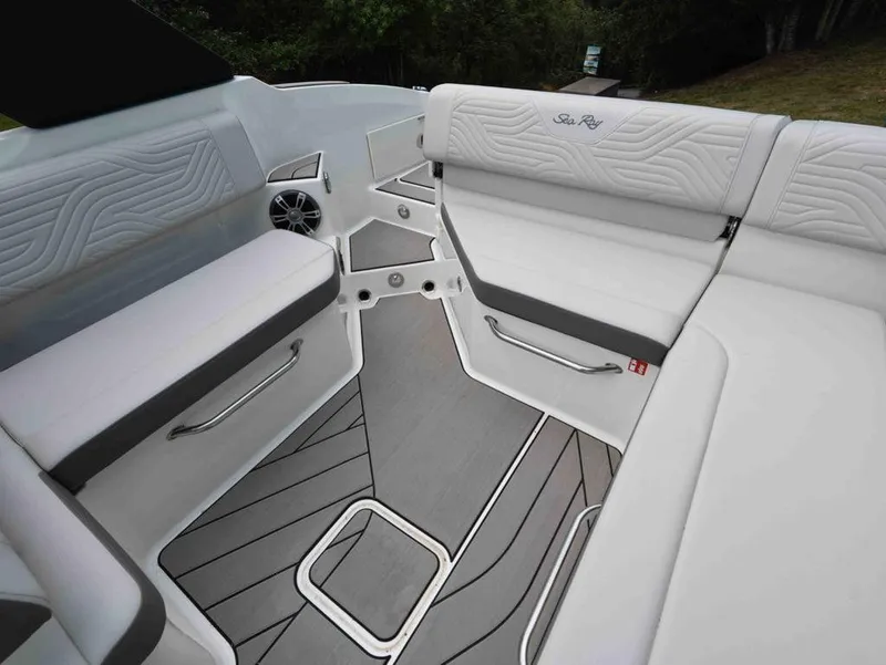 Slide: The Image of Sea Ray SDX 270 Surf 2025 - 15