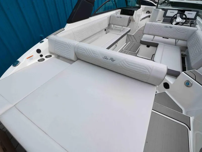 Slide: The Image of Sea Ray SDX 270 Surf 2025 - 4