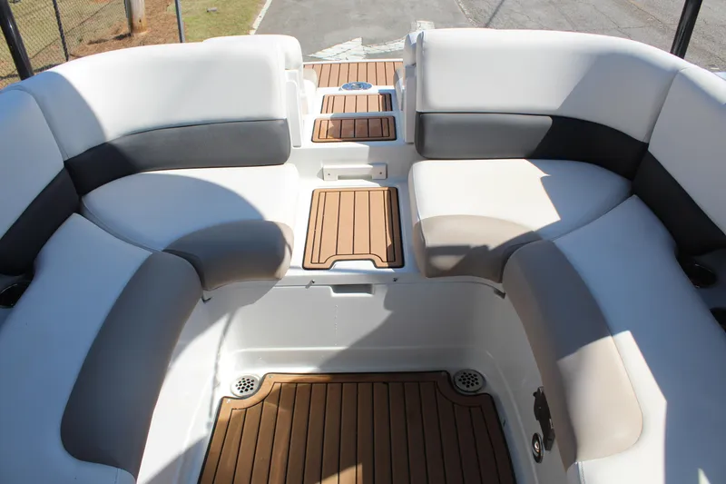 Slide: The Image of Crownline Boats 255 SS 2018 - 3694