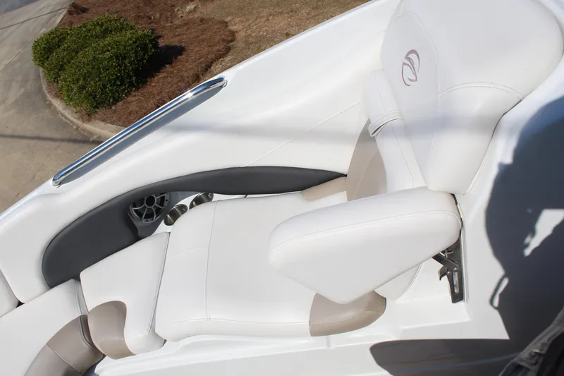 Slide: The Image of Crownline Boats 255 SS 2018 - 3698