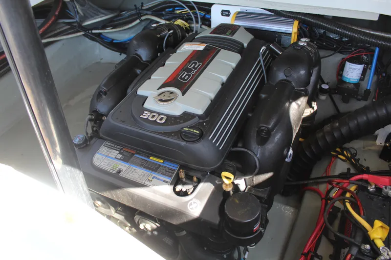 Slide: The Image of Crownline Boats 255 SS 2018 - 3699