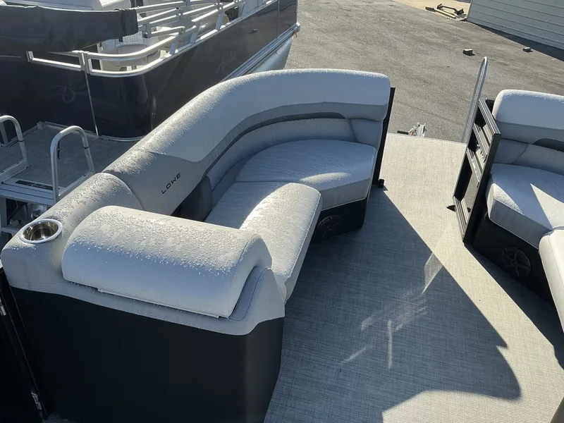 Slide: The Image of Lowe Ss 230 2025 - 10