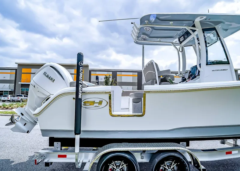 Slide: The Image of 2025 Sea Hunt Ultra 235 SE boat on trailer, featuring Yamaha engine, parked outdoors. - 4