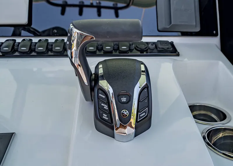 Slide: The Image of Throttle control panel of 2025 Sea Hunt Ultra 245 SE boat. - 23