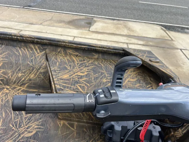 Slide: The Image of Handlebar controls of a G3 16 dk 2025 boat with camouflage pattern. - 33