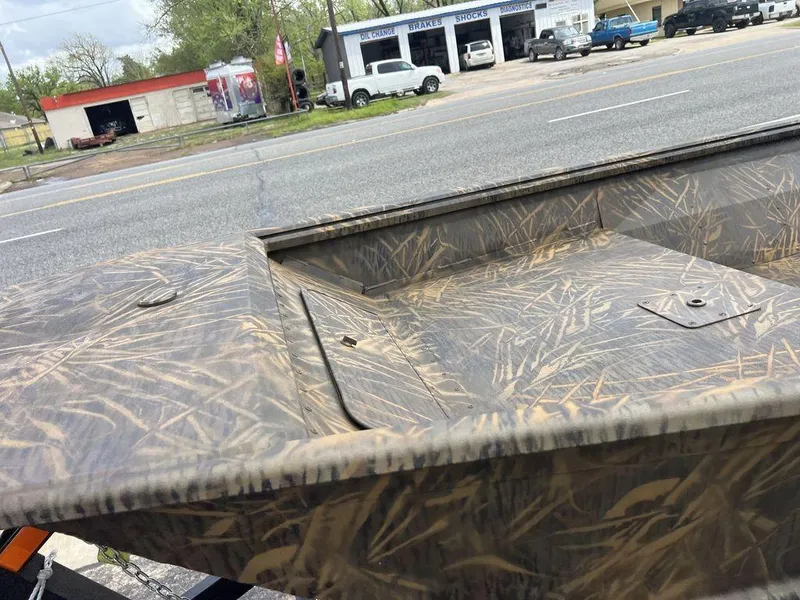 Slide: The Image of Camouflage-patterned G3 16 dk boat, 2025 model, parked near auto repair shops. - 43