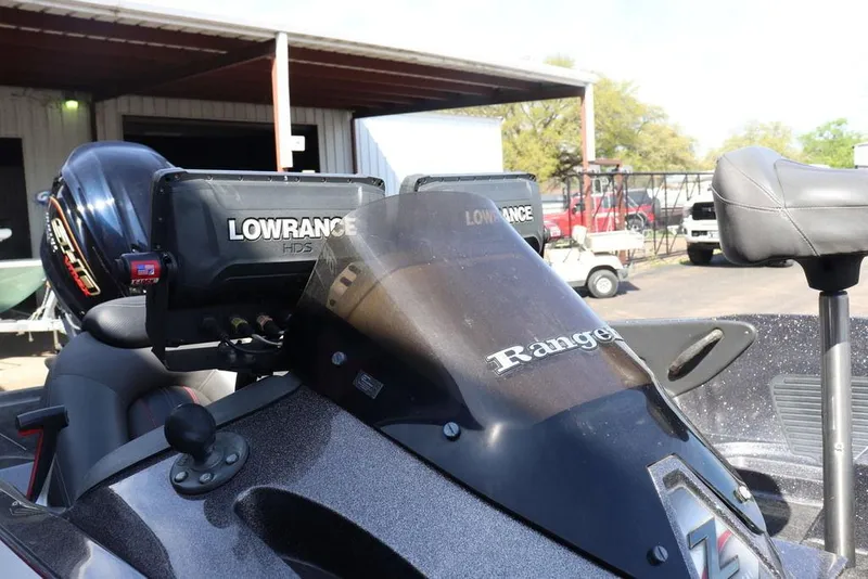 Slide: The Image of 2011 Ranger 518 boat with Lowrance HDS system and comfortable seating. - 10