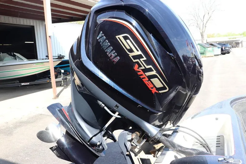 Slide: The Image of Yamaha SHO VMAX outboard motor on a 2011 Ranger 518 boat. - 15