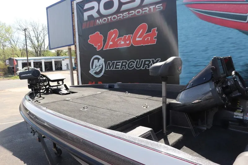 Slide: The Image of 2011 Ranger 518 boat with Lowrance equipment at Rosa Motorsports. - 18