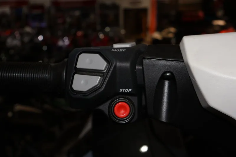 Slide: The Image of Kawasaki Ultra® 160LX-S Angler 2025 - 14