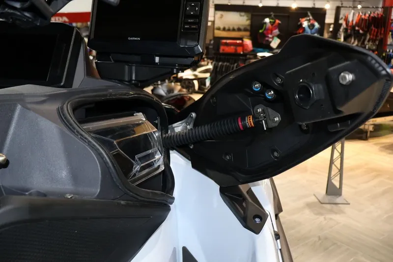 Slide: The Image of Kawasaki Ultra® 160LX-S Angler 2025 - 17