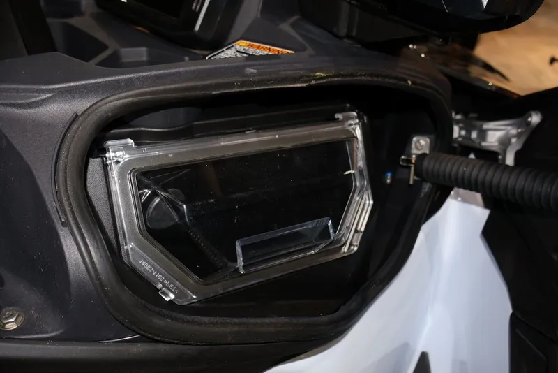 Slide: The Image of Kawasaki Ultra® 160LX-S Angler 2025 - 18