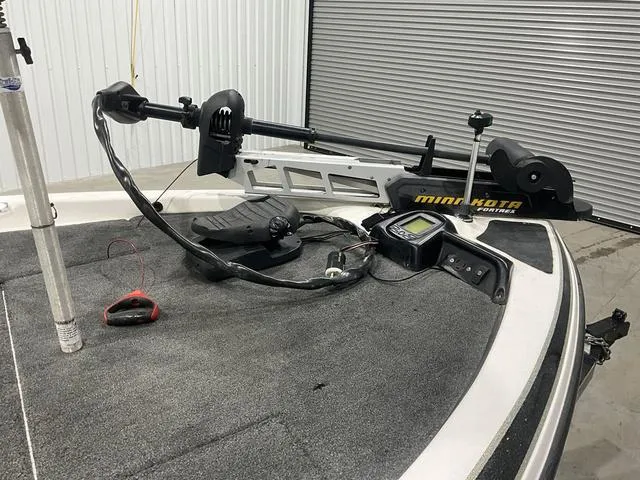 Slide: The Image of 2004 Skeeter SX190 boat deck with Minn Kota trolling motor and fish finder. - 9