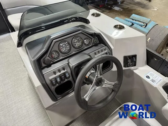 Slide: The Image of Bentley Pontoons Legacy 200 Swingback & Honda 4-Stroke EFI 2025 - 12