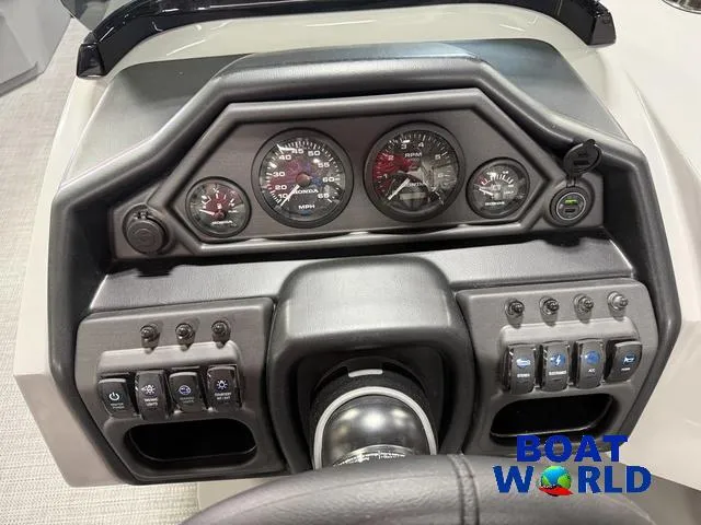 Slide: The Image of Bentley Pontoons Legacy 200 Swingback & Honda 4-Stroke EFI 2025 - 13