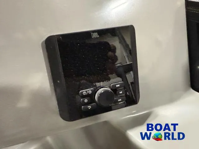 Slide: The Image of Bentley Pontoons Legacy 200 Swingback & Honda 4-Stroke EFI 2025 - 14