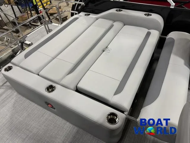 Slide: The Image of Bentley Pontoons Legacy 200 Swingback & Honda 4-Stroke EFI 2025 - 18